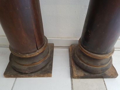 null Pair of 18th century wooden columns topped by a carved wooden Corinthian capital....