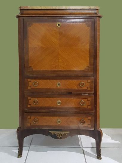 null Small secretary in transition style Louis XV/Louis XVI, made at the end of the...