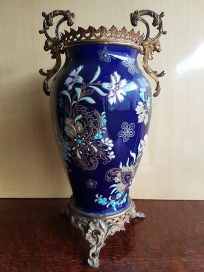 null Pair of Lunéville fine porcelain vases, bronze mount, circa 1880 
