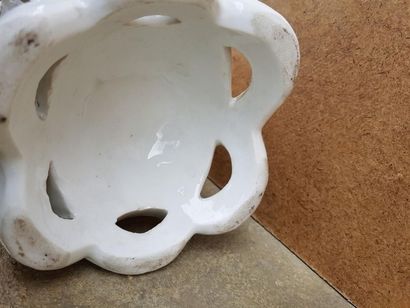 null Polychrome porcelain vase. PARIS. XIX° Height. 28 cm