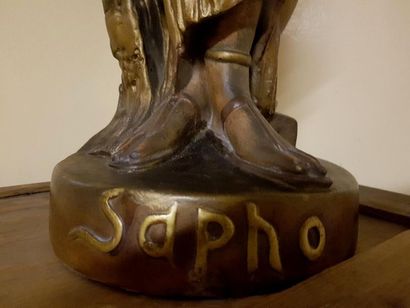 null Sculpture en plâtre polychrome représentant Sapho. Haut. 86 cm. Vers 1900 