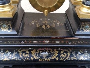 null Pendule à colonnes torsadée, hauteur 52 cm , vers 1840