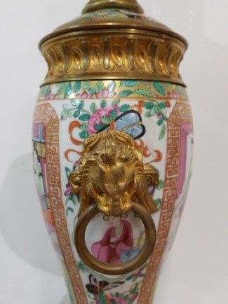 null Oil lamp in porcelain of Canton XIXth century with characters and flowers decoration....