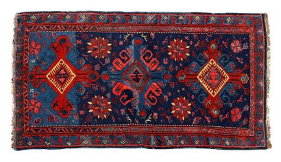 null 
Tapis SEÏKHOUR (Caucase), fin du 19e siècle, début 20e




Dimensions : 138...