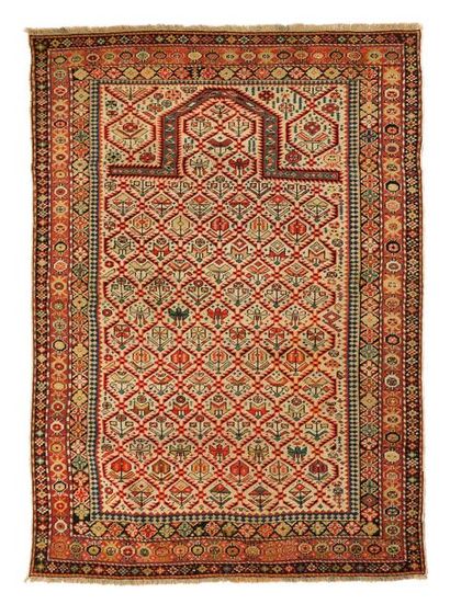 null Fin tapis DAGHESTAN (Caucase), fin du 19e siècle

Dimensions : 140 x 110cm.

Caractéristiques...