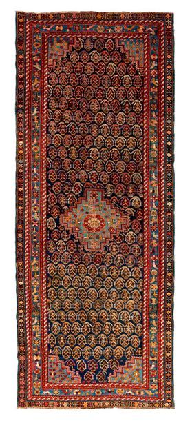 null Important tapis HILLA (Caucase), fin du 19e siècle

Dimensions : 358 x 152cm.

Caractéristiques...