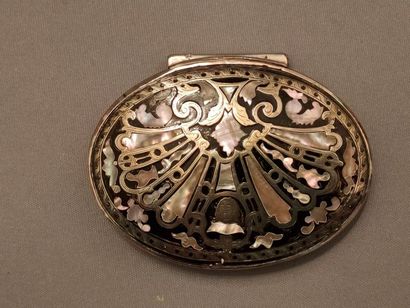 null Beautiful oval box in silver, tortoiseshell and mother-of-pearl - Decoration...