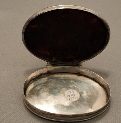 null Beautiful oval box in silver, tortoiseshell and mother-of-pearl - Decoration...
