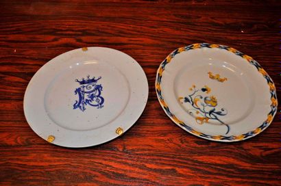 null Set of 2 Eastern earthenware plates