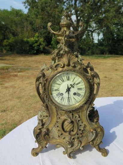 null Garniture de cheminée en bronze 3 pièces style Louis XV. Ep. Napoléon III. Ht....