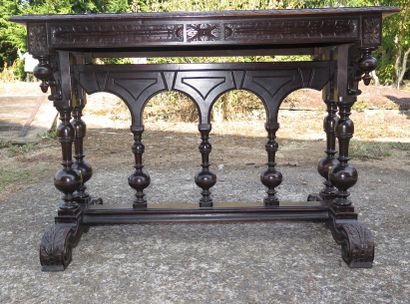 null Walnut Renaissance style arched table. Width 110 cm deep 65 cm high 77 cm 