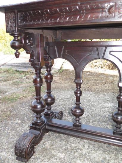 null Walnut Renaissance style arched table. Width 110 cm deep 65 cm high 77 cm 