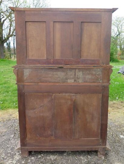 null Sideboard two doors two drawers with a richly carved shelf. In walnut, in perfect...