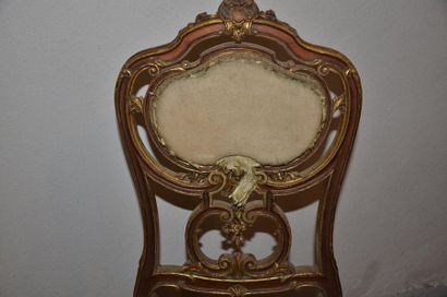 null Chaise en bois sculpté peint et doré. Napoléon III