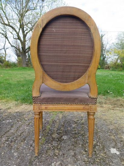 null Paire de chaises d'époque Louis XVI en bois peint. 