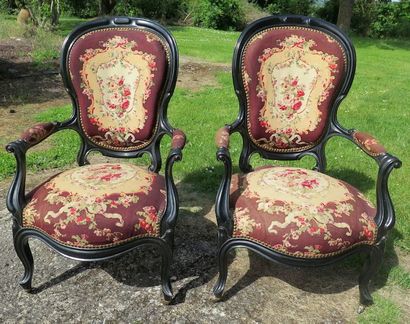 Lot retiré de la vente 
Paire de fauteuils en acajou noirci. Ep. Napoléon III - LOT...