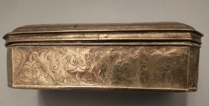 null Brass box, nice interlacing work - Late 17th century German or Flemish work...