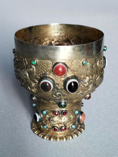 null Chalice in gilt and stones (agates, lapis lazuli, turquoise, garnets and hard...