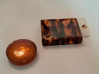 null Stamp box in tortoiseshell - 7x5 cm , H : 1,5 cm, we join another pill box -...