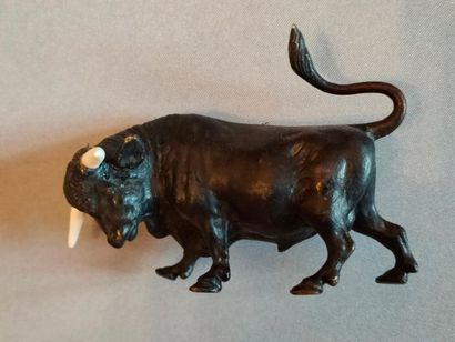 null Bronze bull, ivory horns, sulphur eyes - L: 9 cm - H: 7 cm