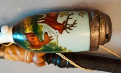 null Porcelain hunter's pipe, representing deer. - German - L: 22 cm