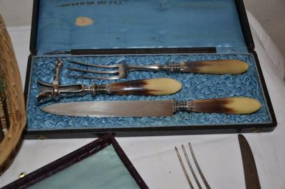 null Lot including 1 leg of lamb carving set and about 30 miscellaneous pieces
