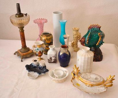 null Lot de 15 pièces diverses: vases, encriers, vase Médicis, Satsuma. XIX°/XX°