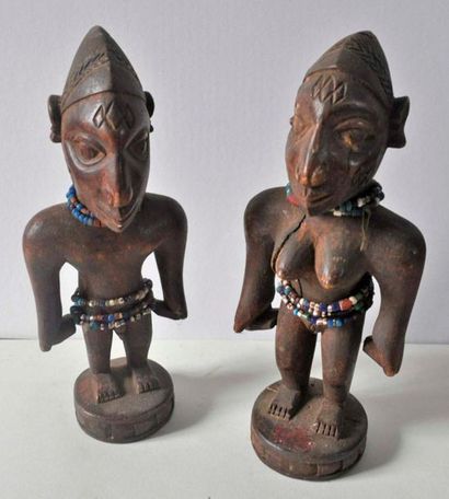 null Carved wooden statuette: The couple. IBIDJI. Ht. 21cm