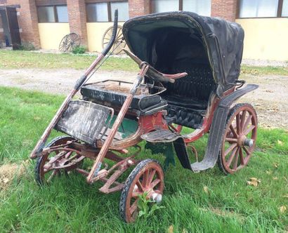 null Small carriage with its pony hood, to be restored