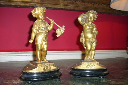 null Pair of children, picker and reaper. Chiseled and gilded bronze on bronze and...
