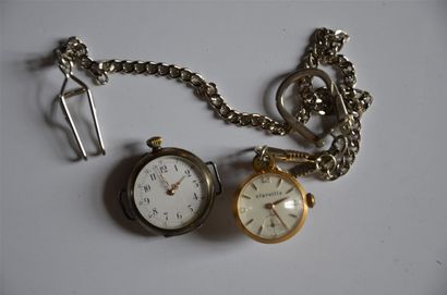 null Lot composé de: Montre boite porcelaine de Limoges, moderne + 2 petites montres...