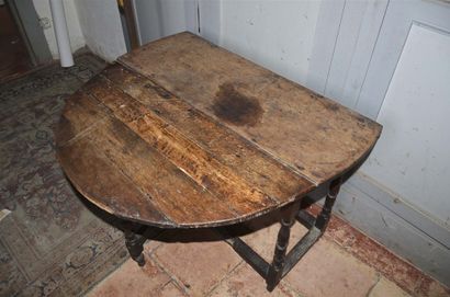 null Table gateleg en chêne, Angleterre fin XVII° début XVIII° (restaurations) 80x...