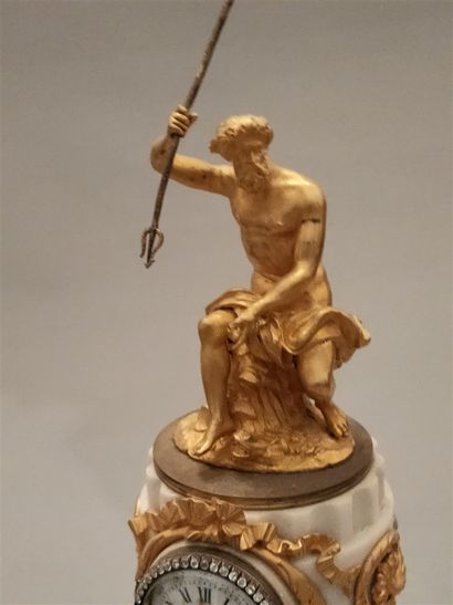 null Petite pendule de Chambre - Bronze doré au mercure, représentant Zeus avec son...