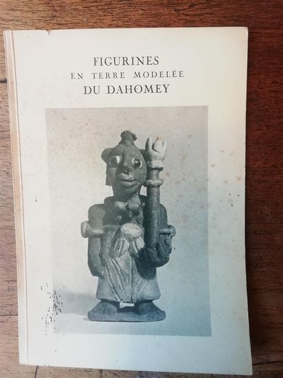 null Figurine en terre, modelée et polychrome du Dahomey: La cuisinière. XX°. Ht....