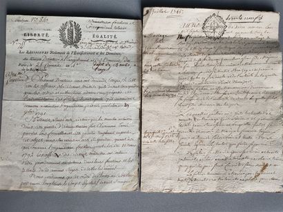 null Deux documents manuscrits , l'un double pages concernant l'administration forestière...