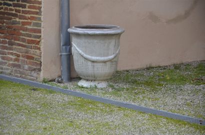 null Paire de vases en terre cuite émaillée, style Anduze (une des vases fêlée)