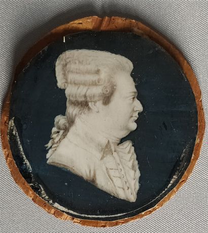 null Miniature on ivory in grisaille representing a portrait of a man - without frame...