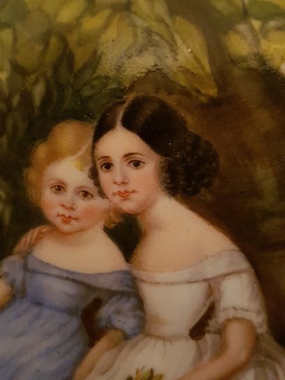 null Peinture sur porcelaine XIXe siècle. Portrait de deux fillettes. Cadre doré...