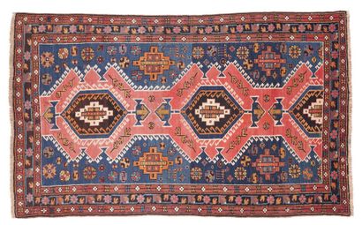 null Tapis CHIRVAN (Caucase), début du 20e siècle

Dimensions : 171 x 109cm.

Caractéristiques...