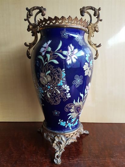 null Pair of Lunéville fine porcelain vases, bronze mount, circa 1880