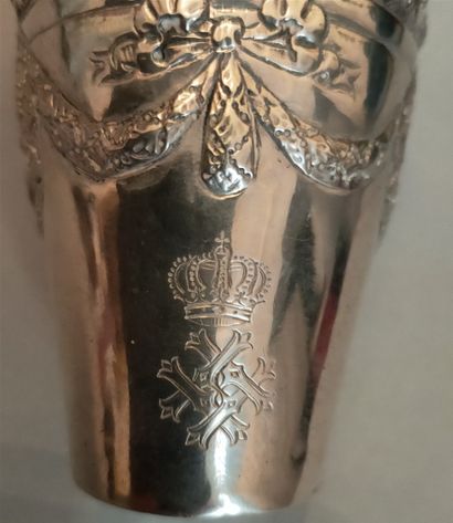 null Silver goblet - German hallmark - Coat of arms - two heads in profile surrounded...