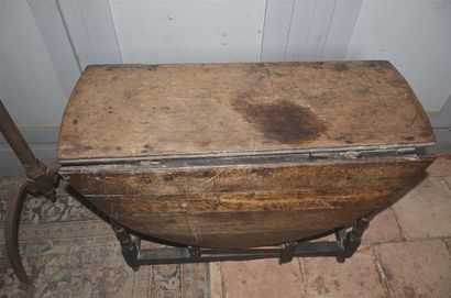 null Table gateleg en chêne, Angleterre fin XVII° début XVIII° (restaurations) 80x...