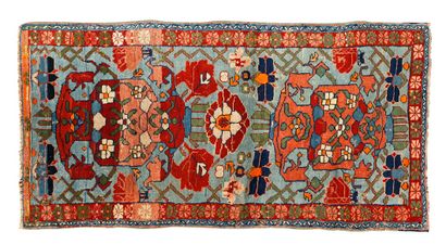 null SEÏKHOUR carpet (Caucasus), late 19th century

Dimensions: 128 x 78cm.

Technical...
