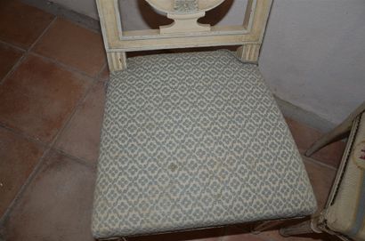 null Lot de 3 chaises en bois laqué, style Louis XVI