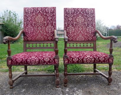 null Pair of armchairs with lion-headed armrests in walnut. Louis XIII style, made...