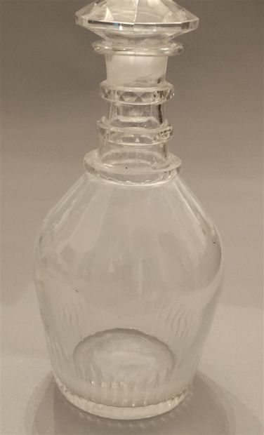 null Carafe avec bouchon, cristal modèle Baccarat (certainement cristallerie du Creusot)...