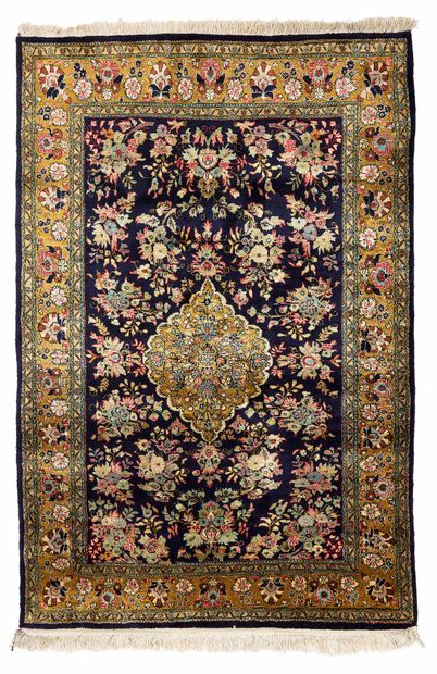 null Fine silk GHOUM (Iran), Shah's time, circa 1965/70. Dimensions: 156 x 114cm....
