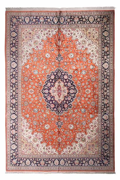 null Silk GHOUM (Iran), Shah's time, circa 1980. Dimensions : 400 x 300cm. Technical...