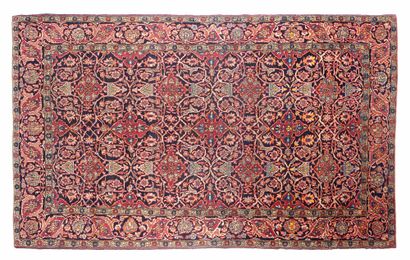 null ISPAHAN carpet (Persia), late 19th century

Dimensions : 212 x 136cm

Technical...