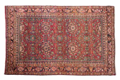 null MÉCHED carpet (Persia), mid 20th century

Dimensions : 195 x 121cm

Technical...